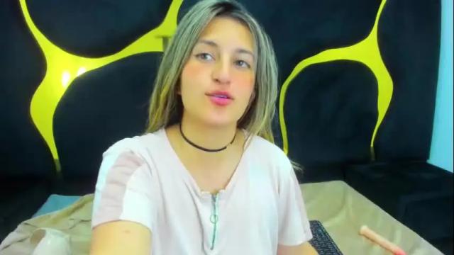 Image 3 of giaroussel Stream on Chaturbate on 13 days ago