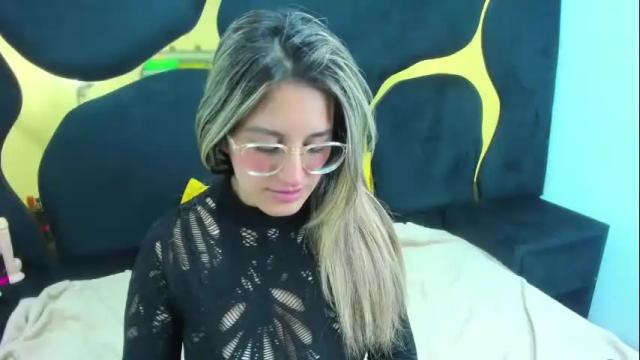 Image 3 of giaroussel Stream on Chaturbate on 7 days ago