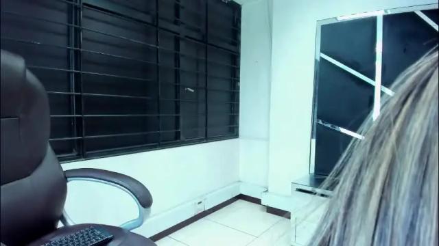 Image 2 of giaroussel Stream on Chaturbate on 3 months ago