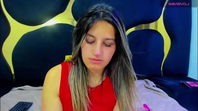 Image 8 of giaroussel Stream on Chaturbate on 2 months ago