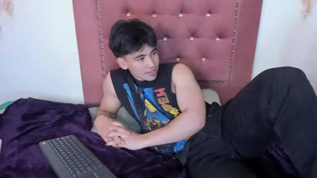 Image 11 of giaxcris Stream on Chaturbate on 16 months ago