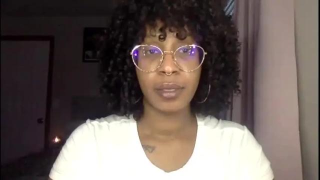Image 2 of gigi_sweetcheeks Stream on Chaturbate on 17 months ago