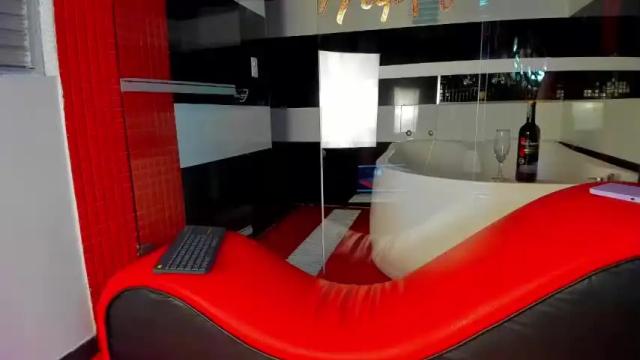 Image 7 of gigii_hadiidd Stream on Chaturbate on 13 months ago