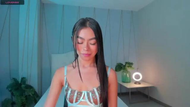 Image 3 of gigilee_ Stream on Chaturbate on 14 months ago
