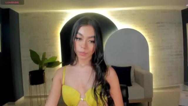 Image 3 of gigilee_ Stream on Chaturbate on 14 months ago