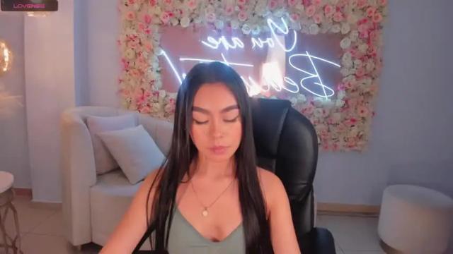 Image 3 of gigilee_ Stream on Chaturbate on 13 months ago