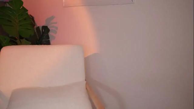 Image 3 of gigilee_ Stream on Chaturbate on 27 days ago