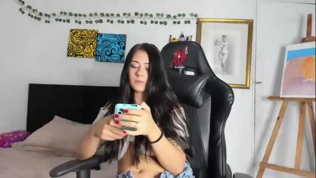 Image 4 of giia_blue Stream on Chaturbate on 19 months ago