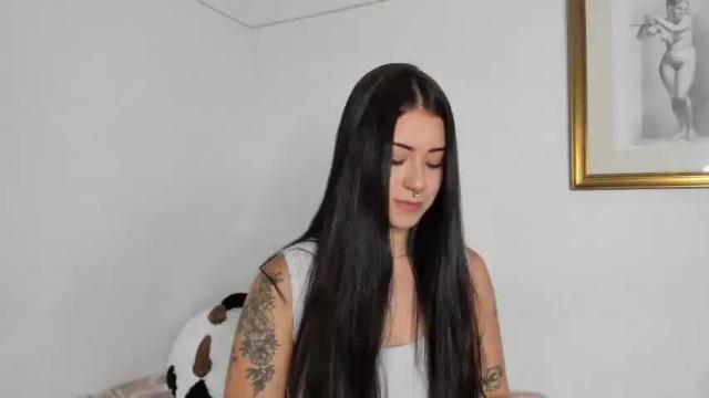 Image 2 of giia_blue Stream on Chaturbate on 18 months ago