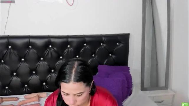 Image 3 of giiny_ Stream on Chaturbate on 2 months ago