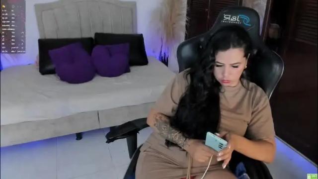 Image 10 of giiny_ Stream on Chaturbate on 27 days ago