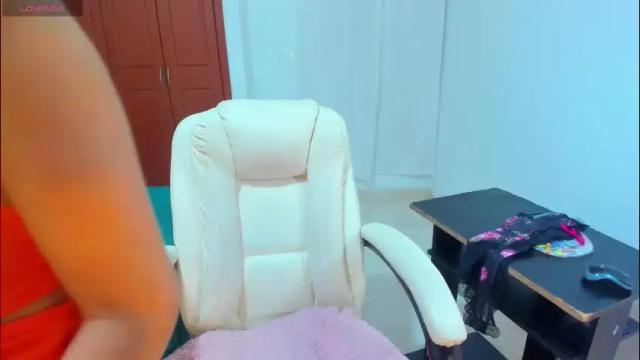 Image 2 of gimenalara Stream on Chaturbate on 1 month ago
