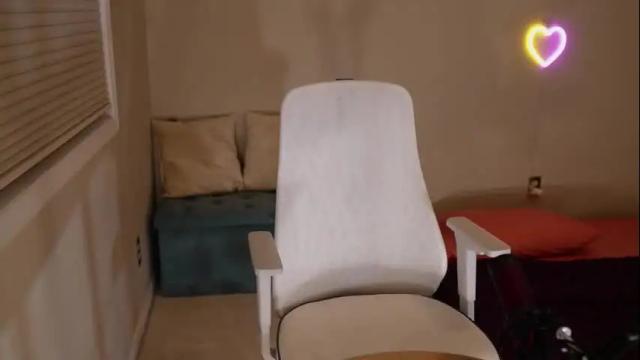 Image 10 of gimme_cute Stream on Chaturbate on 20 months ago