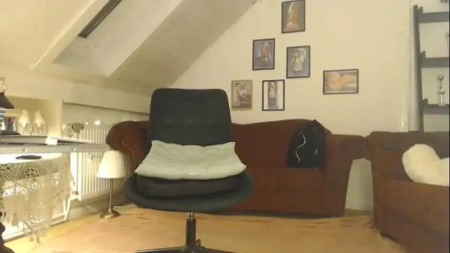 Image 3 of ginablondecam Stream on Chaturbate on 5 months ago