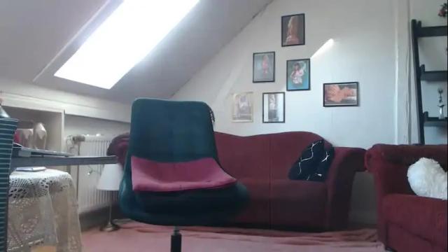 Image 3 of ginablondecam Stream on Chaturbate on 5 months ago