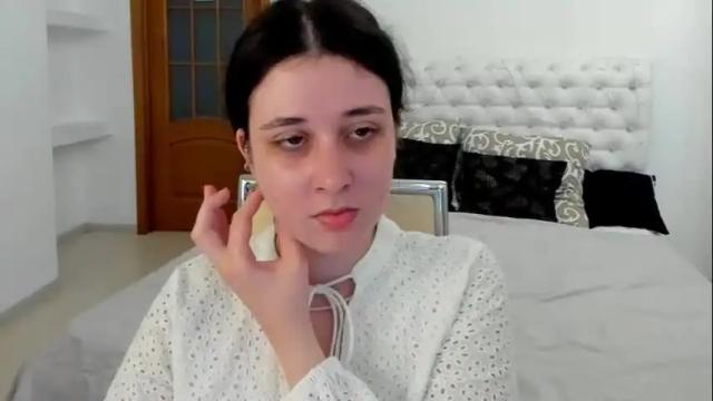 Image 2 of ginablum Stream on Chaturbate on 2 months ago