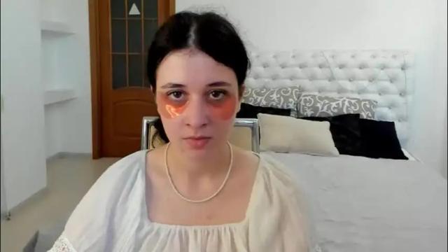Image 2 of ginablum Stream on Chaturbate on 1 month ago