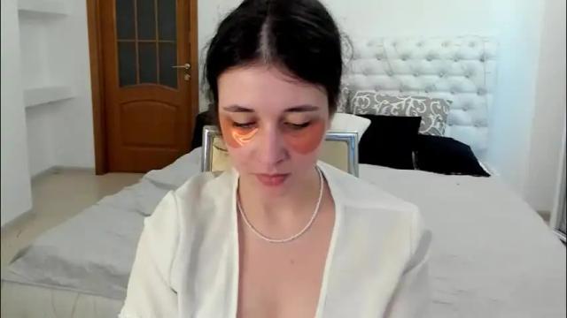 Image 2 of ginablum Stream on Chaturbate on 1 month ago