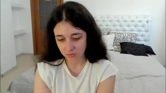 Image 3 of ginablum Stream on Chaturbate on 24 days ago