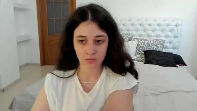 Image 4 of ginablum Stream on Chaturbate on 24 days ago