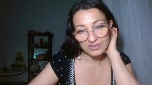 Image 8 of ginaoneon Stream on Chaturbate on 21 months ago