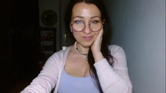 Image 2 of ginaoneon Stream on Chaturbate on 9 months ago