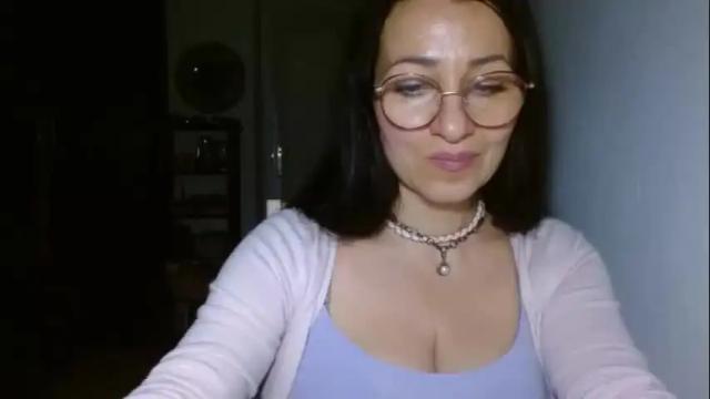 Image 4 of ginaoneon Stream on Chaturbate on 9 months ago