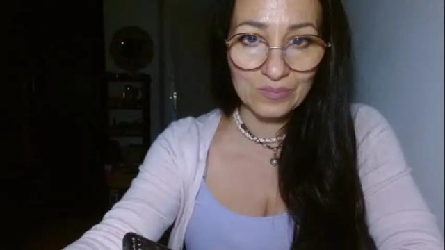 Image 7 of ginaoneon Stream on Chaturbate on 9 months ago