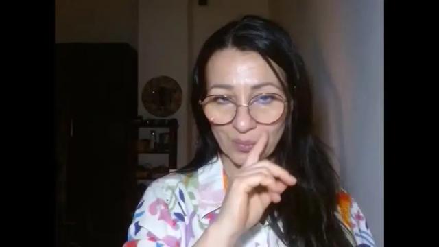 Image 2 of ginaoneon Stream on Chaturbate on 9 months ago