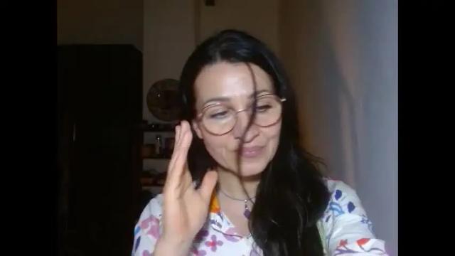 Image 3 of ginaoneon Stream on Chaturbate on 9 months ago