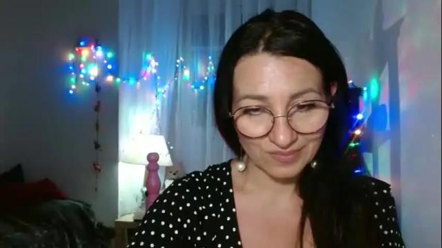 Image 3 of ginaoneon Stream on Chaturbate on 8 months ago