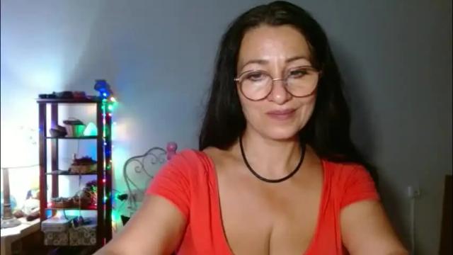 Image 2 of ginaoneon Stream on Chaturbate on 2 months ago