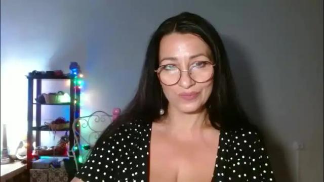 Image 10 of ginaoneon Stream on Chaturbate on 2 months ago