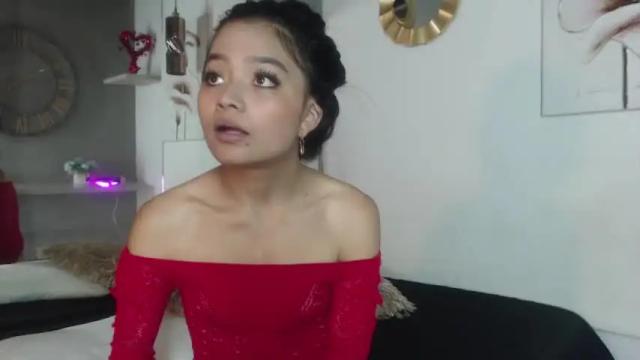 Image 8 of ginevra_thomson Stream on Chaturbate on 15 months ago