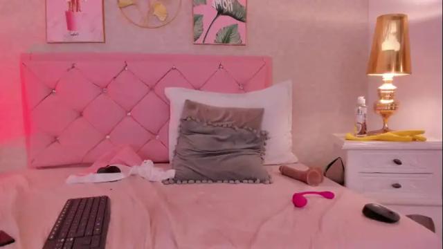 Image 6 of ginger_violetta Stream on Chaturbate on 18 days ago