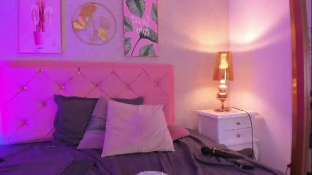 Image 2 of ginger_violetta Stream on Chaturbate on 1 month ago