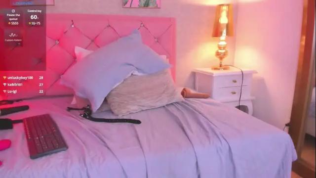 Image 3 of ginger_violetta Stream on Chaturbate on 18 days ago