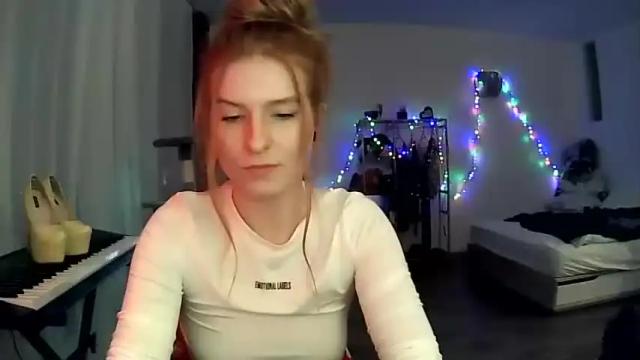 Image 6 of gingercutepie Stream on Chaturbate on 17 months ago