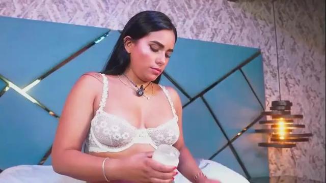 Image 10 of giorgia_13 Stream on Chaturbate on 1 month ago
