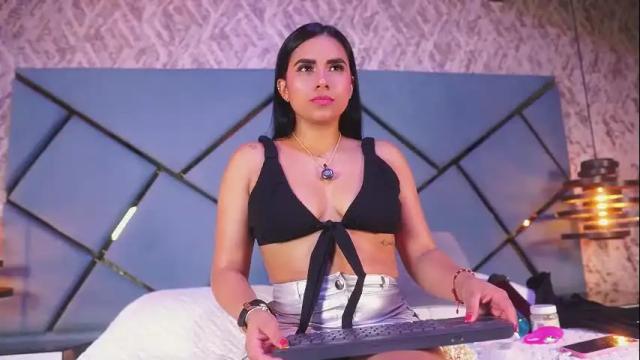 Image 6 of giorgia_13 Stream on Chaturbate on 25 days ago