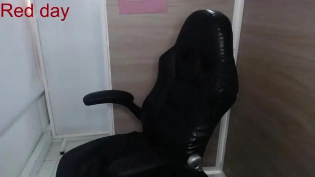 Image 4 of giorgia_smithh Stream on Chaturbate on 17 months ago
