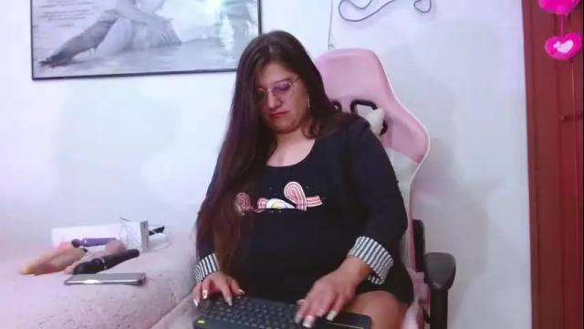 Image 11 of giorgina_montiere Stream on Chaturbate on 1 month ago