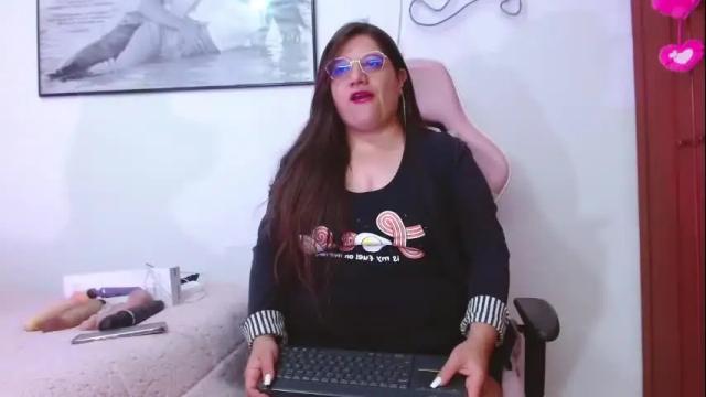 Image 3 of giorgina_montiere Stream on Chaturbate on 1 month ago