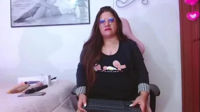 Image 8 of giorgina_montiere Stream on Chaturbate on 1 month ago