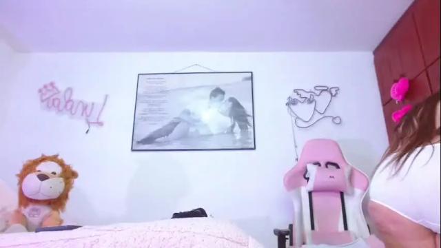 Image 7 of giorgina_montiere Stream on Chaturbate on 19 days ago