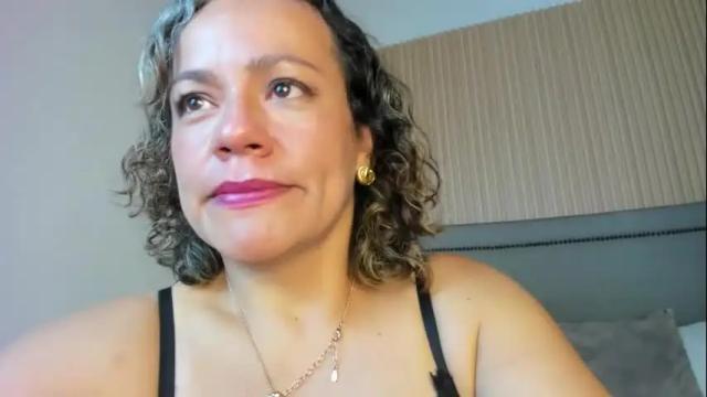 Image 8 of gipsela_gomez Stream on Chaturbate on 1 month ago