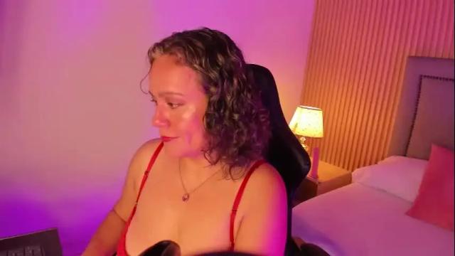 Image 2 of gipsela_gomez Stream on Chaturbate on 6 days ago