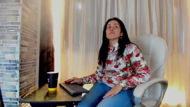 Image 11 of girasol_walton Stream on Chaturbate on 13 months ago