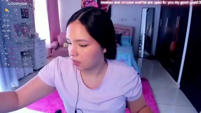 Image 7 of girl_alana Stream on Chaturbate on 17 months ago