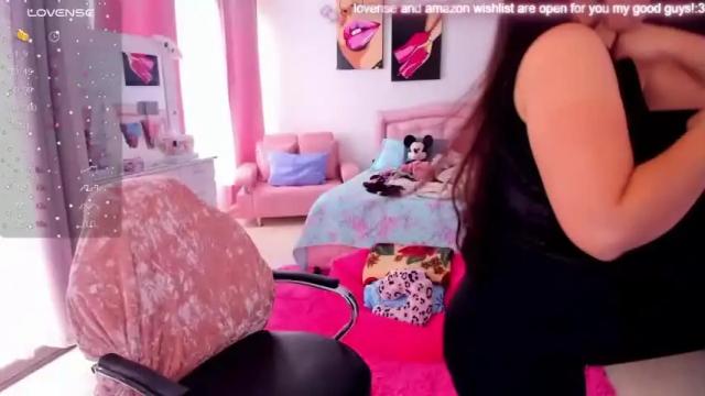 Image 2 of girl_alana Stream on Chaturbate on 17 months ago